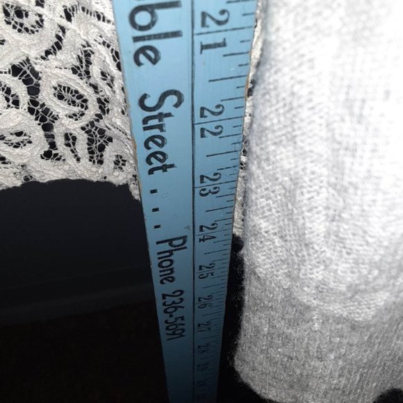 Angel of the North Light Weight Sweater Grey w/ Lace Accents Size Large - Picture 10 of 14